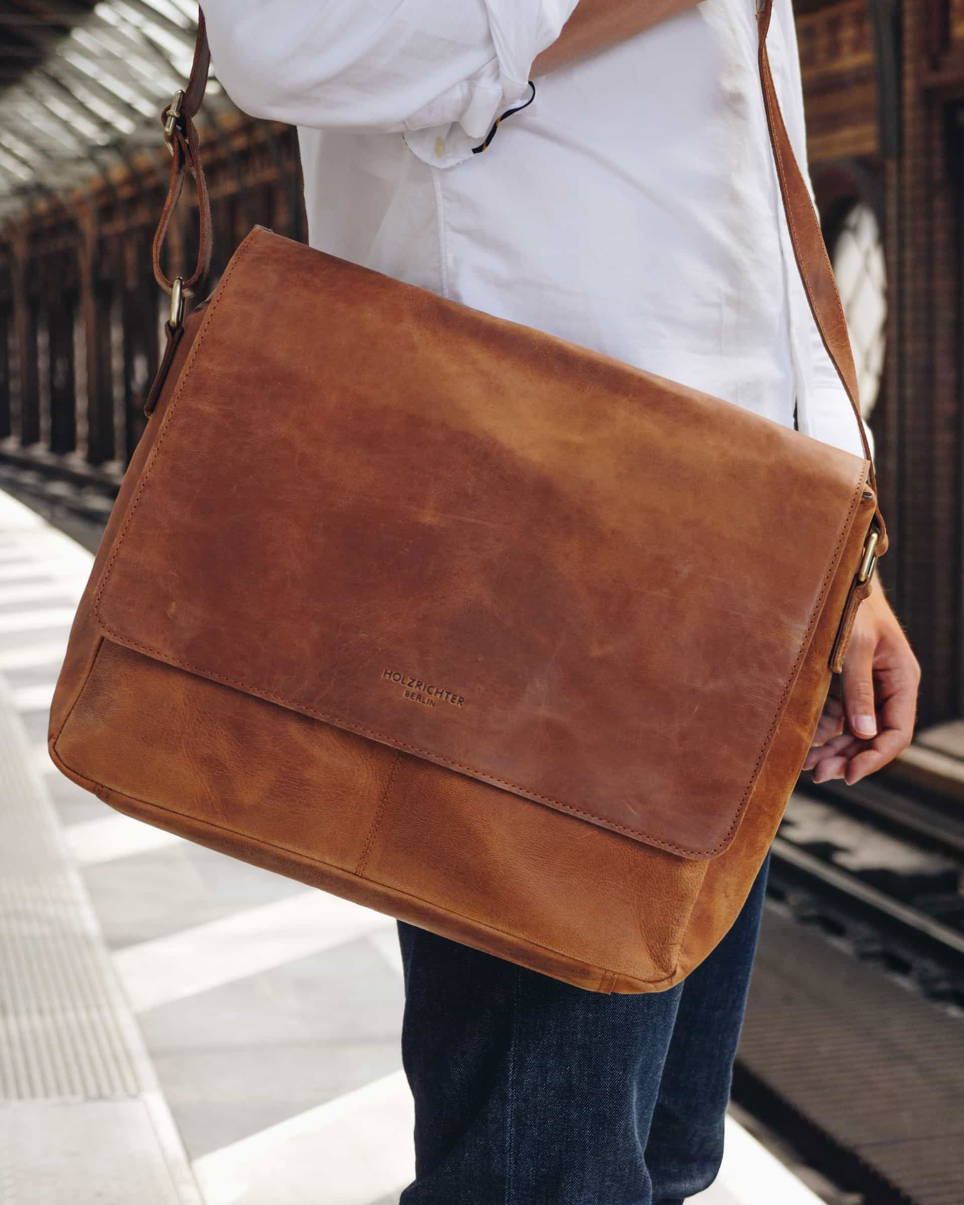HOLZRICHTER Berlin Messenger Umhangetasche No 2 1 camel braun